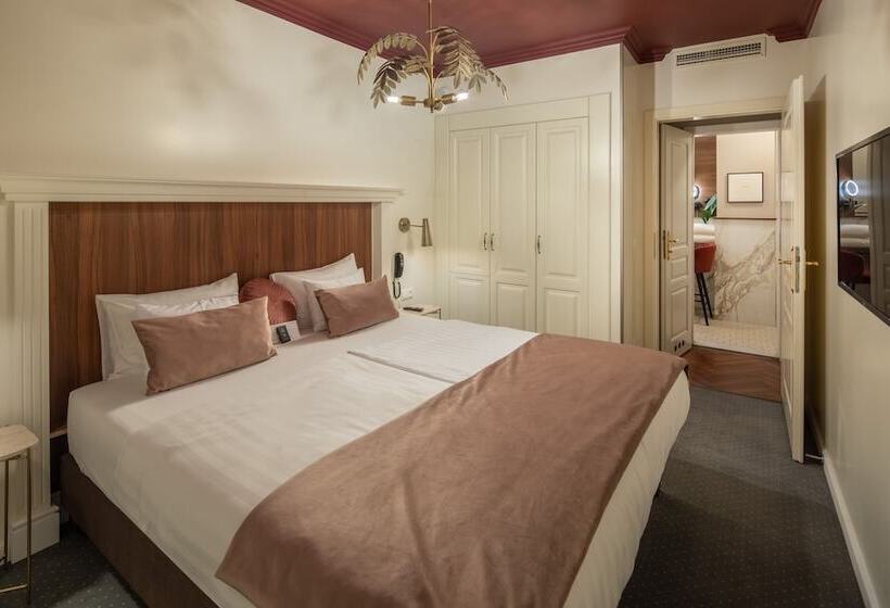 Люкс Семейный 2 Спальни, Queen S Court Hotel & Residence