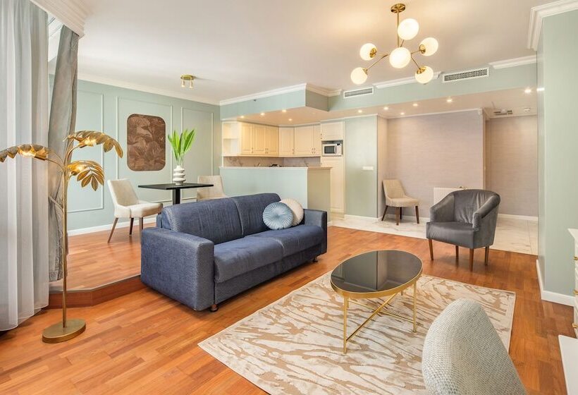 带大床的复式套间, Queen S Court Hotel & Residence