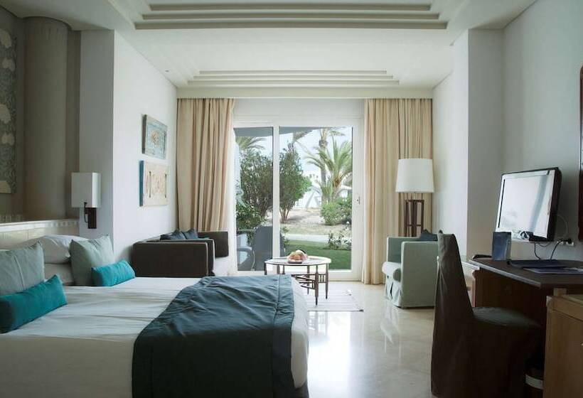 带露台的高档房间, Radisson Blu Palace Resort & Thalasso, Djerba