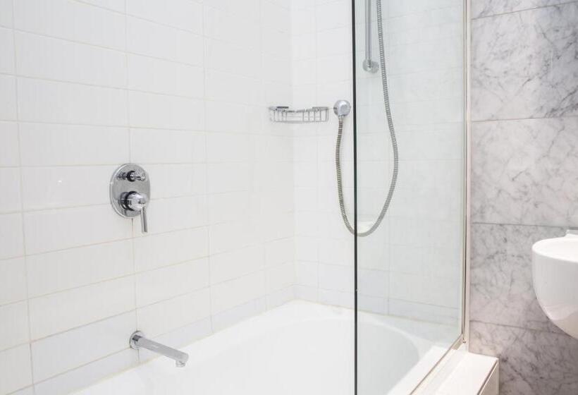 استودیوی استاندارد, Adara Hotel Richmond