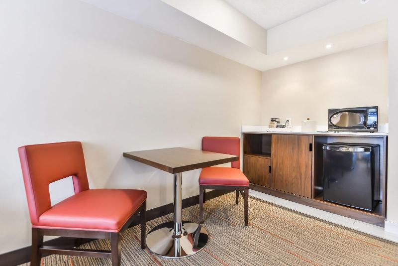 带大床的套房, Four Points By Sheraton Barrie