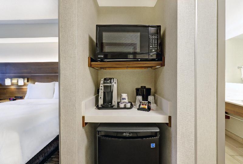 اتاق استاندارد با تخت بزرگ برای معلولان, Holiday Inn Express Whitby Oshawa, An Ihg