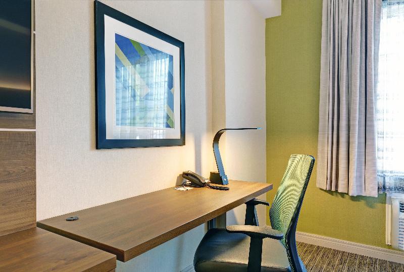 اتاق استاندارد با تخت بزرگ, Holiday Inn Express Whitby Oshawa, An Ihg