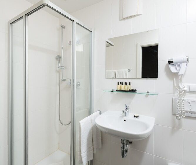 Номер Стандарт Трехместный, Munich Inn  Design