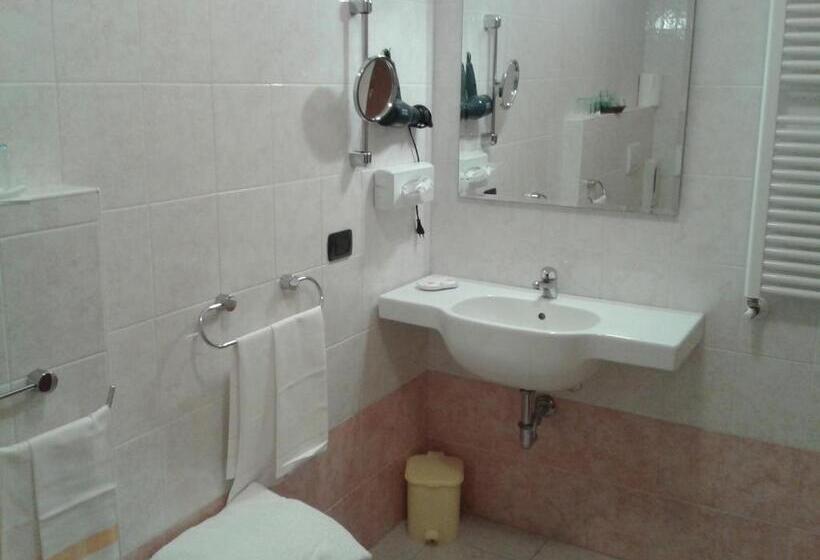 اتاق استاندارد سه تخته با بالکن, Garden Hotel Tabiano