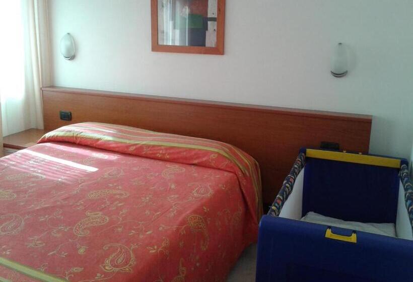 اتاق استاندارد سه تخته با بالکن, Garden Hotel Tabiano
