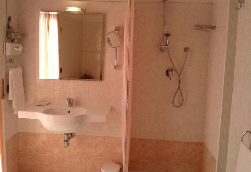 اتاق استاندارد سه تخته با بالکن, Garden Hotel Tabiano