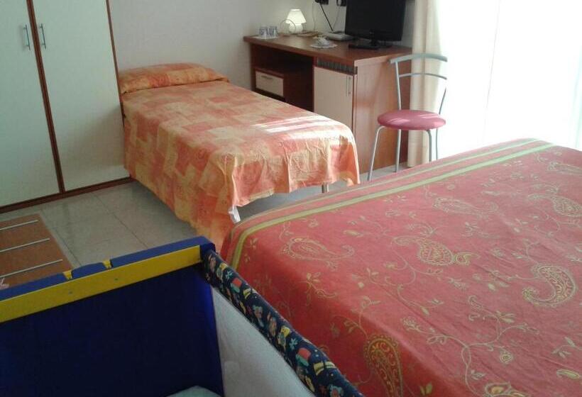 اتاق استاندارد چهارنفره با بالکن, Garden Hotel Tabiano