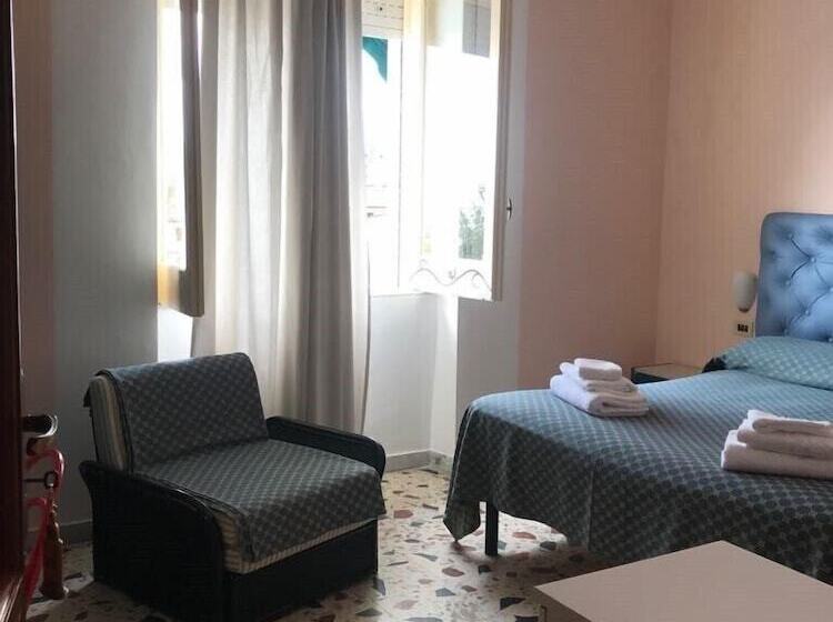 Номер Стандарт, Cinquestelle Albergo Del Centro Storico