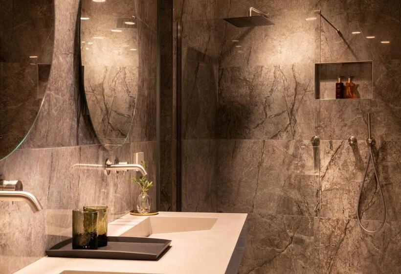 جناح مزود بجاكوزى, Litta Palace Milano