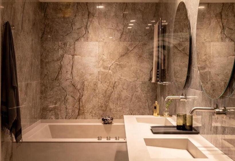 جناح مزود بجاكوزى, Litta Palace Milano