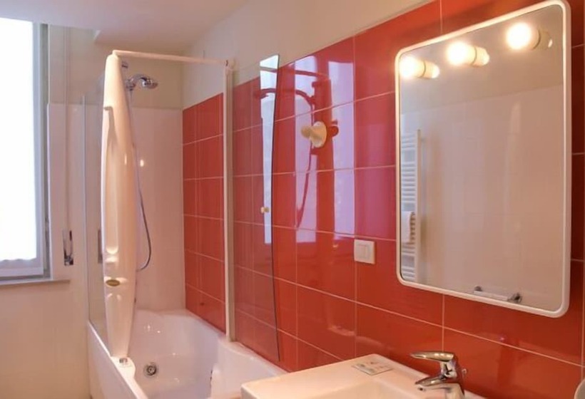 غرفة قياسية فردية, Terme