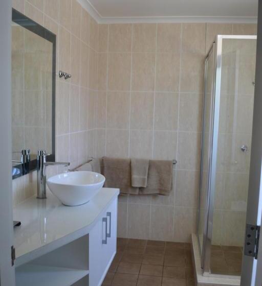 Семейный Номер, Cattlemans Country Motor Inn & Serviced Apartments