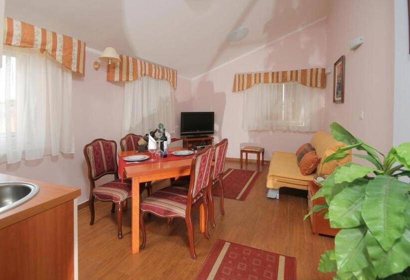 Апартаменты 2 Спальни, Trogir