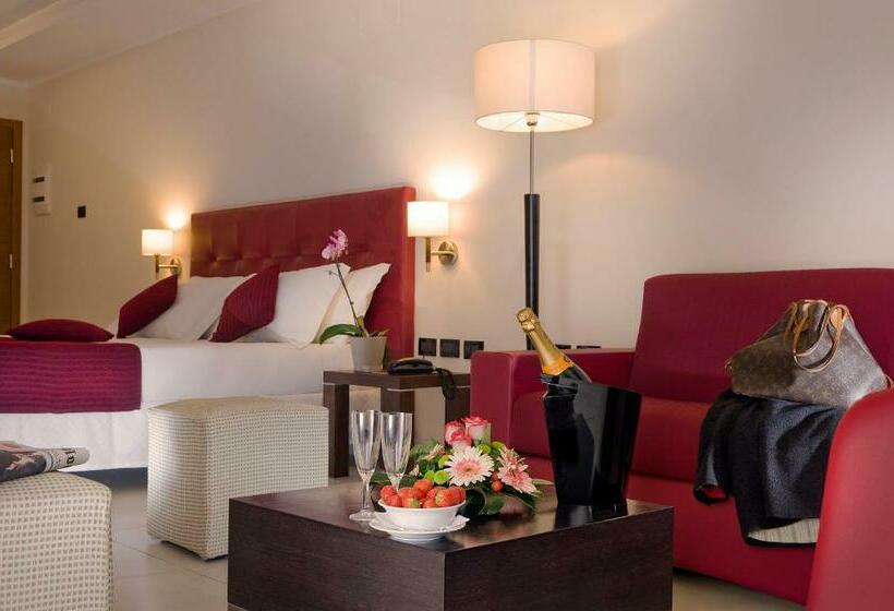 اتاق خانوادگی, Cardinal Hotel St. Peter