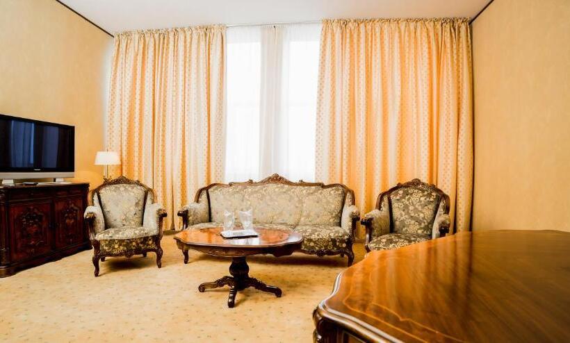 سوئیت رویال, Imperial Inn