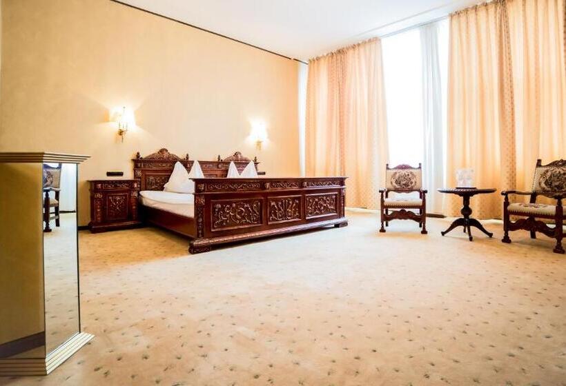 سوییت, Imperial Inn