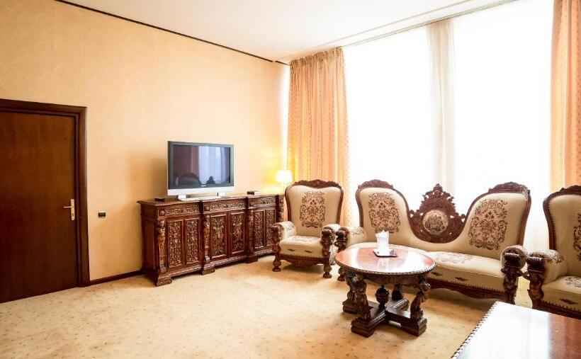 سوییت, Imperial Inn