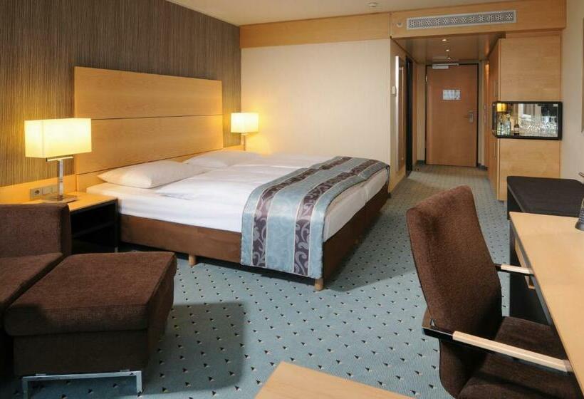 Классический Номер, Maritim Hotel Düsseldorf