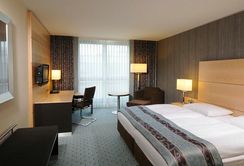 Номер Superior, Maritim Hotel Düsseldorf