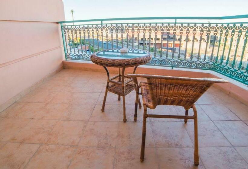 اتاق یک تخته با چشم‌انداز استخر, Mogador Kasbah