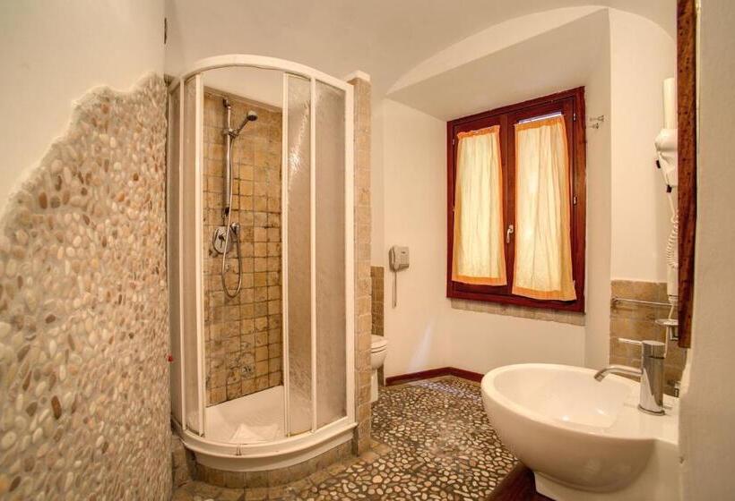 Habitación Triple Estándar, Residenza Domizia