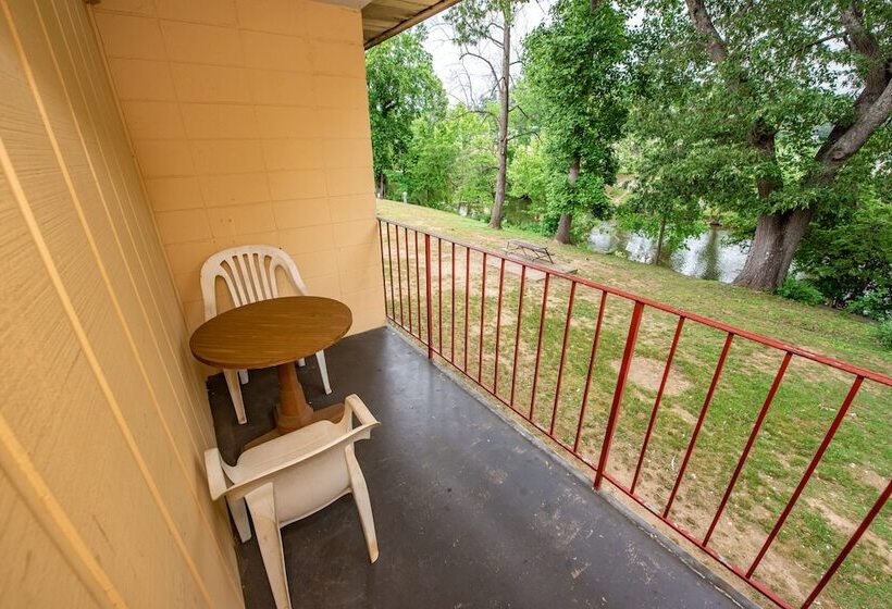 带2个双人床的标准工作室, River Place Inn