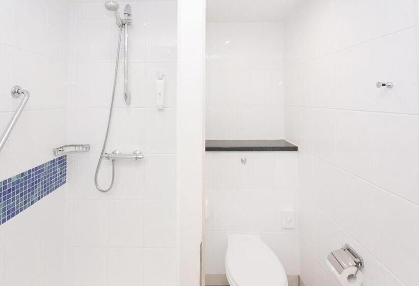 适合残疾人使用的标准间, Holiday Inn Express Antrim, An Ihg