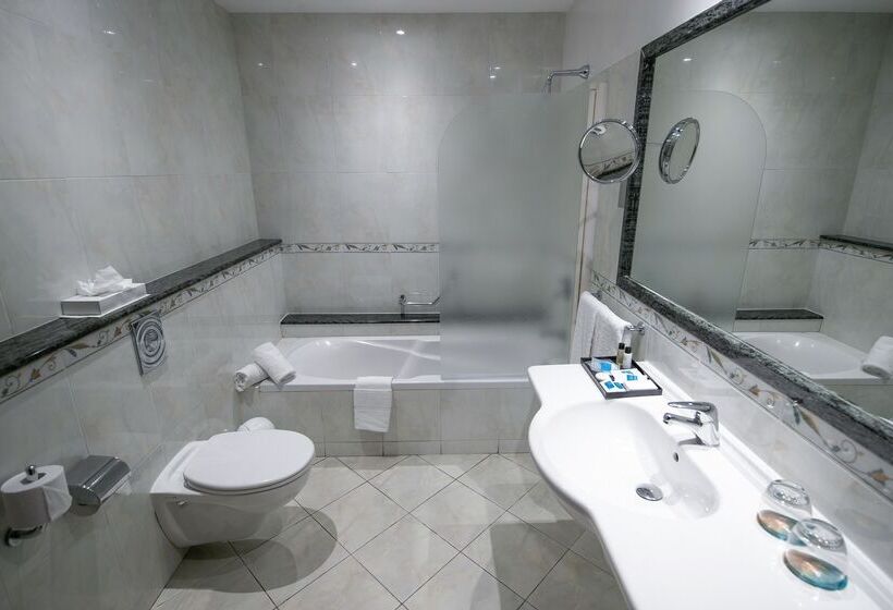 اتاق اکونومی, Solana Hotel & Spa