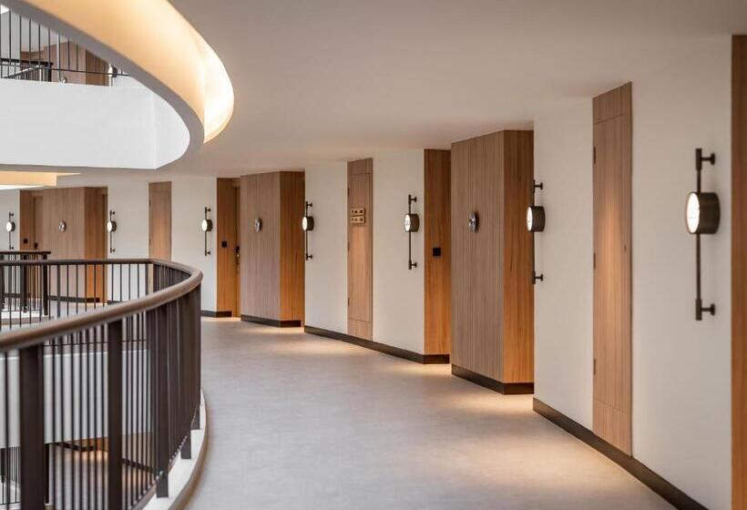 اتاق استاندارد با تخت بزرگ, M Social Hotel Phuket