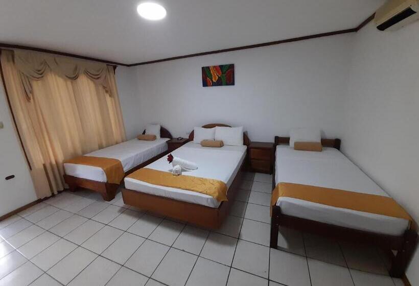 Четырехместный Номер Deluxe, Arenal Poshpacker