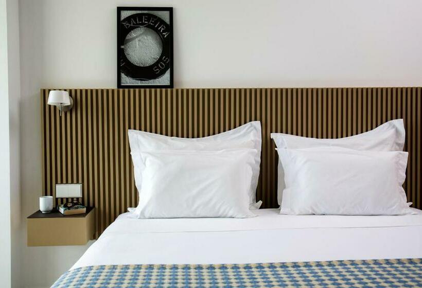 Quarto standard vista mar lateral, Memmo Baleeira   Design Hotels