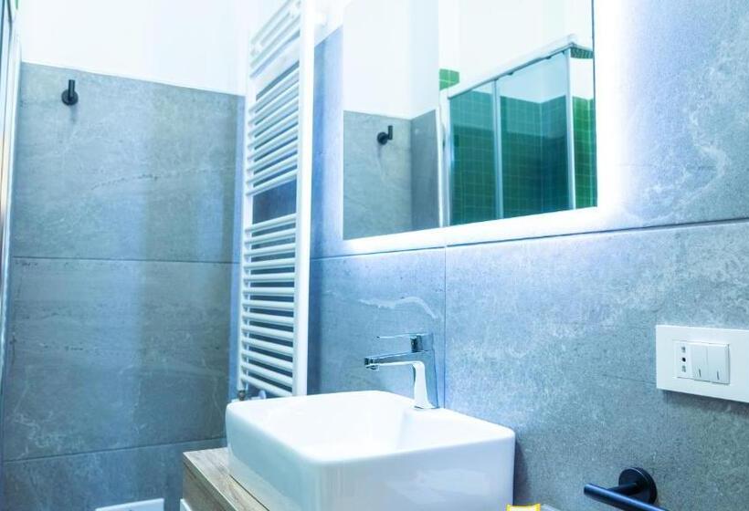 اتاق سوپریور با تخت بزرگ, Zeta Rooms