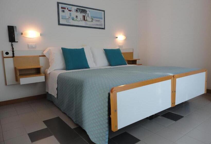Трежместный Номер Economy, Paris Resort