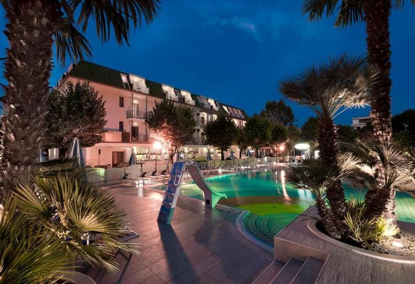 Трехместный Номер Superior, Paris Resort