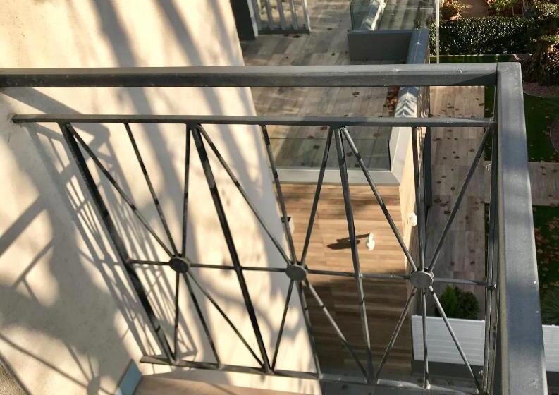 Полулюкс, Paris Resort