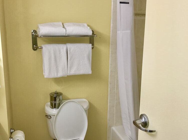 Люкс, Clarion Hotel & Suites Hamden New Haven