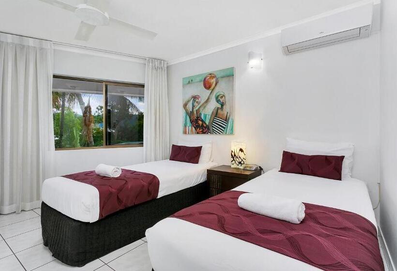 Superior 2-bedroom flat with sea view, Roydon Beachfront Apartments