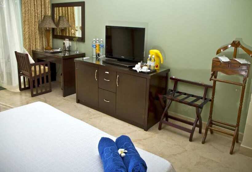 풀장 전망 디럭스 룸, Beringgis Beach Resort & Spa