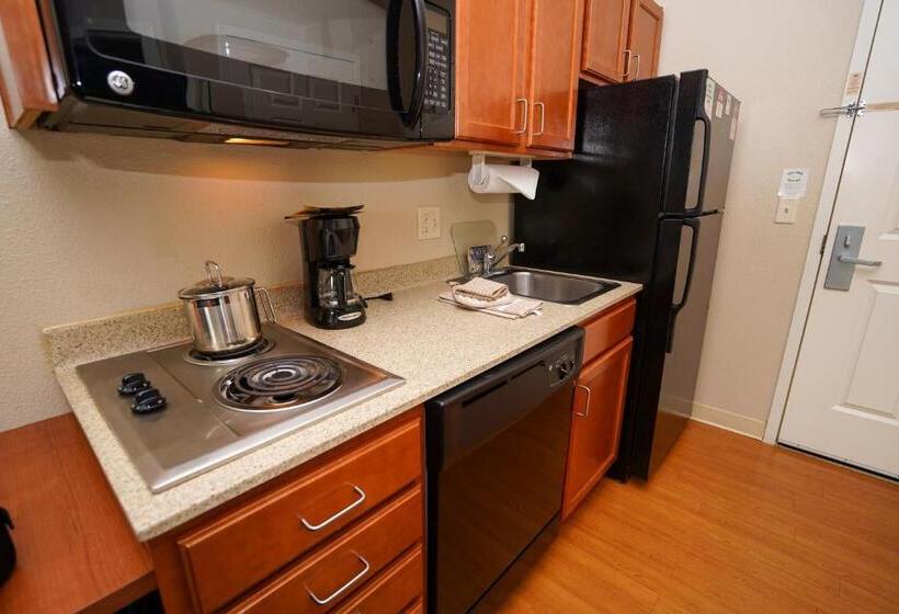 Люкс Кровать Кинг, Candlewood Suites Boise   Towne Square, An Ihg