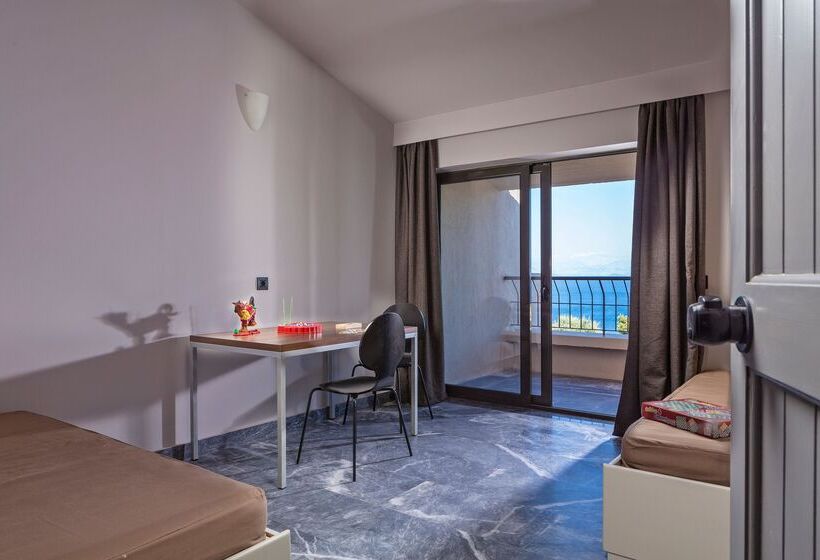 Семейное Бунгало, Aeolos Beach Resort