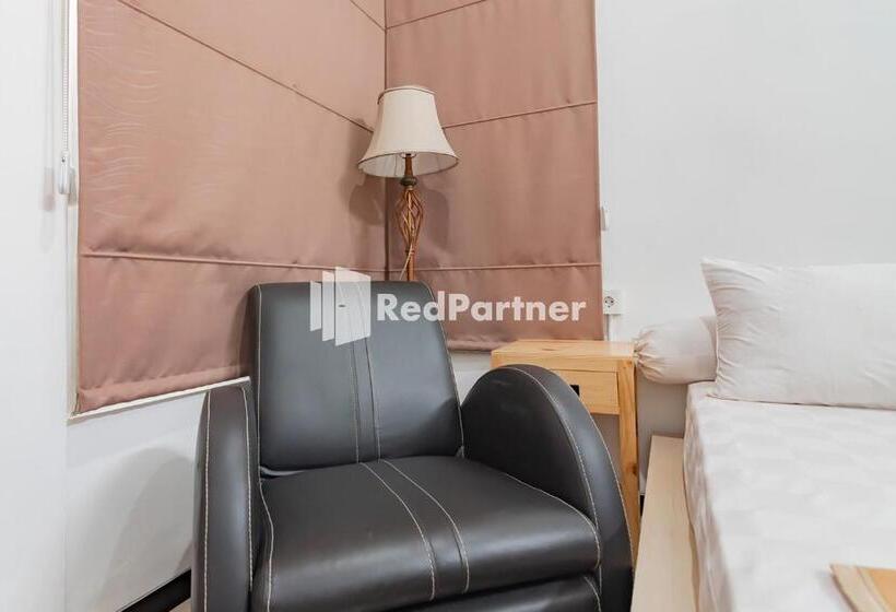 Номер Deluxe, Langkar Guest House Syariah Mitra Reddoorz