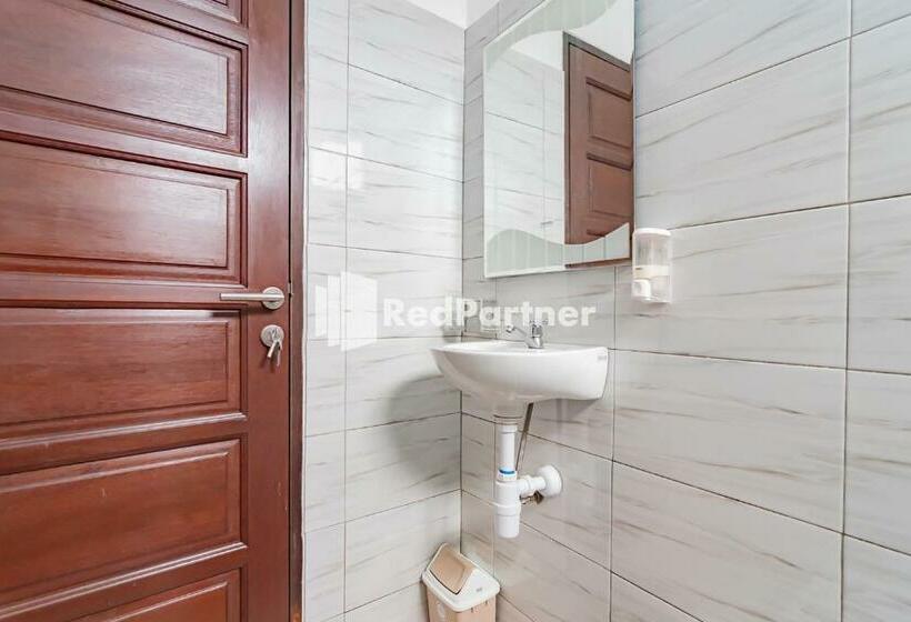Номер Deluxe, Langkar Guest House Syariah Mitra Reddoorz