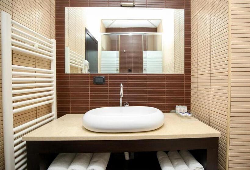 带2个卧室的套房, Vlora International
