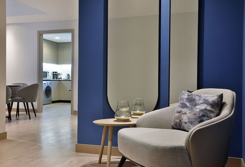 Люкс Премиум, Residence Inn By Marriott Sheikh Zayed Road, Dubai