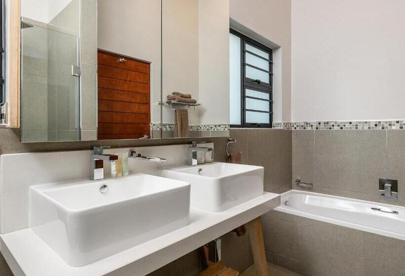 Вилла 3 Спальни с Бассейном, The Kingdom Resort