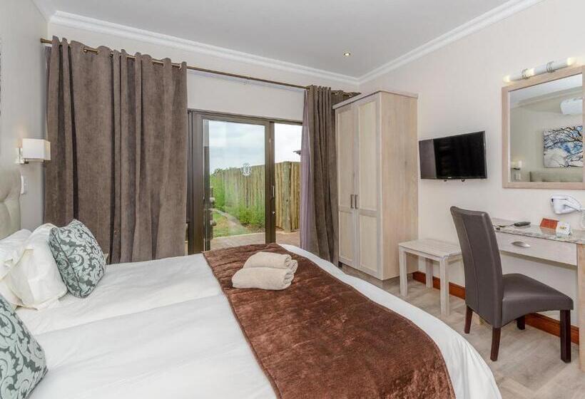 Вилла 3 Спальни с Бассейном, The Kingdom Resort