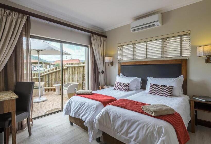 Вилла 3 Спальни с Бассейном, The Kingdom Resort
