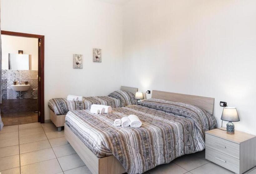 اتاق استاندارد سه تخته با بالکن, Le Torrette Rooms And Apartments