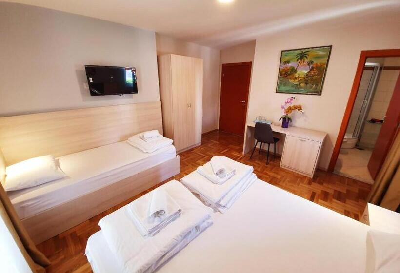 Standard Triple Room with Terrace, Apartments Pier